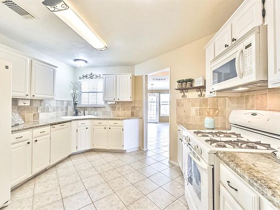 2nd image of 12403 Glenmeadow Dr