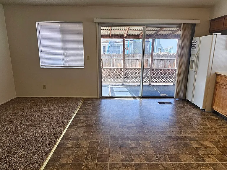 2376 Fieldcrest Dr — Photo 4