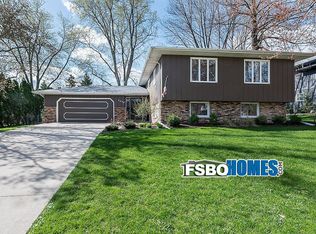 3239 E 18th Pl, Davenport, IA 52803