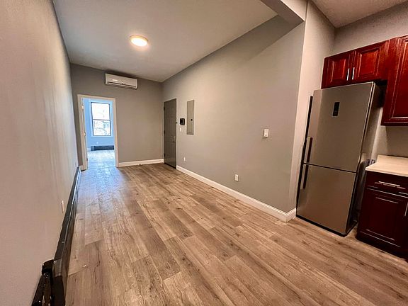 2nd image of 1421 Dekalb Ave #2L