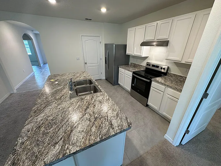 304 Sofia Ln — Photo 4