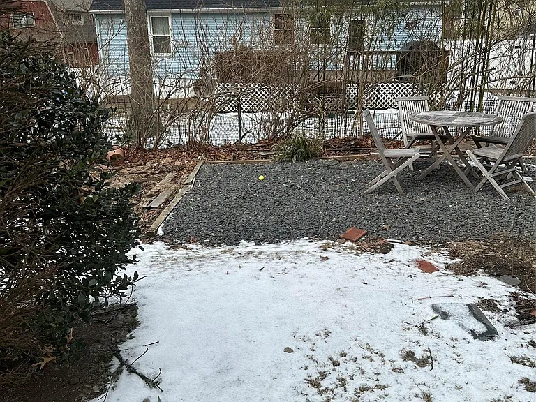 127 Lake Dr — Photo 11