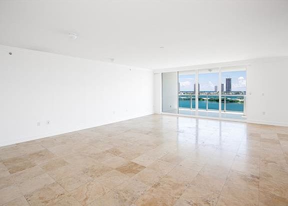 3rd image of 3201 NE 183rd St APT 908
