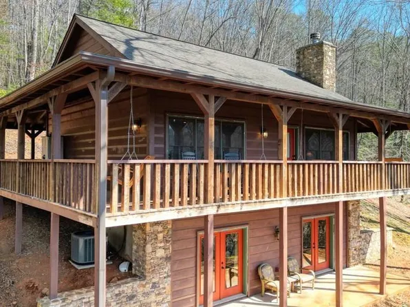 384 Barefoot Rd, Hiawassee, GA 30546