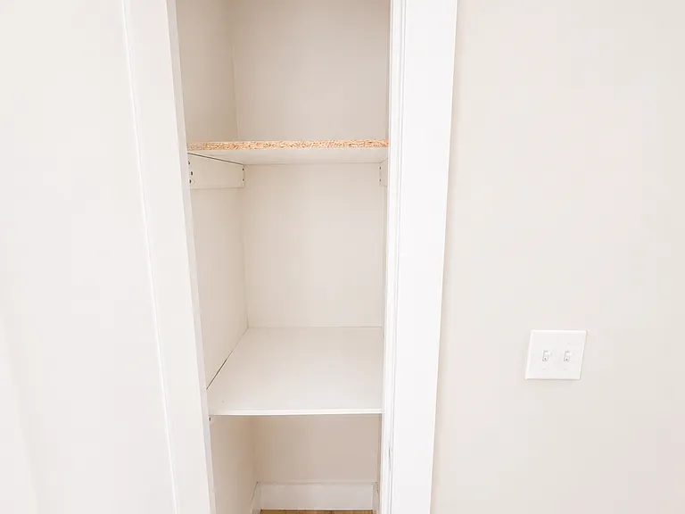318 W Runyon St #3 — Photo 8