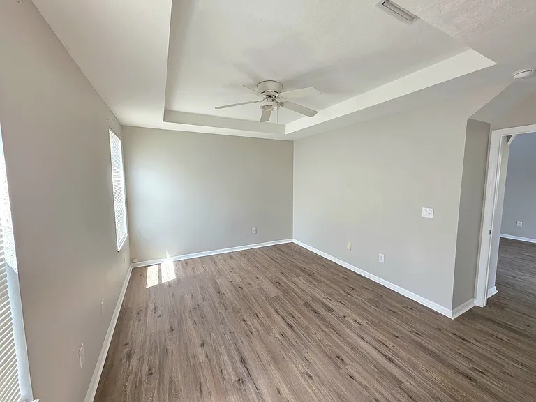 12604 Montford Ln — Photo 8