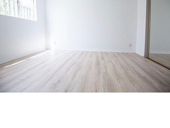 5th image of 817 N Hudson Ave APT 1