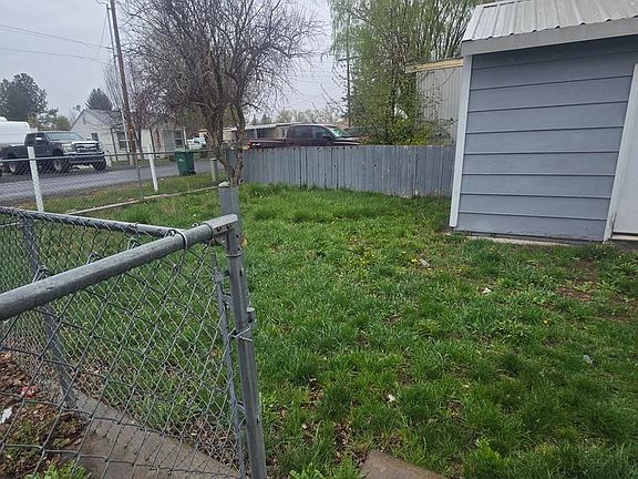 2nd image of 1643 Summers Ln