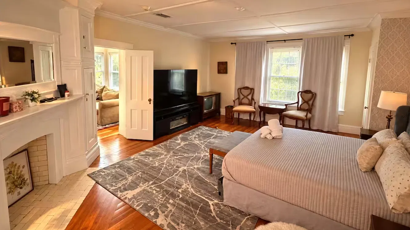 2 bed, 1.5 bath, 1200 sqft, $3,250 — Photo 2