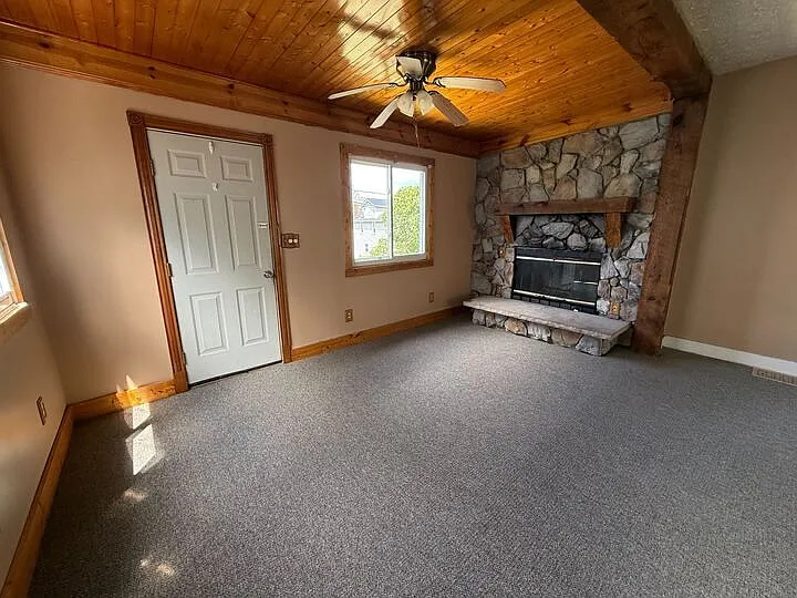 504 Belden Ave NE — Photo 6