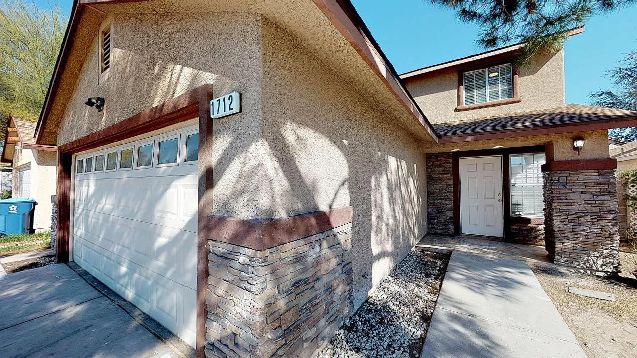3 bed, 2.5 bath, 1400 sqft, $1,795 — Photo 3