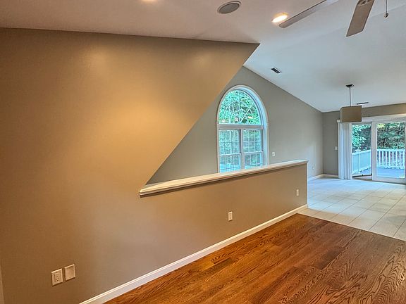 5th image of 11 Old Greenville Rd #1