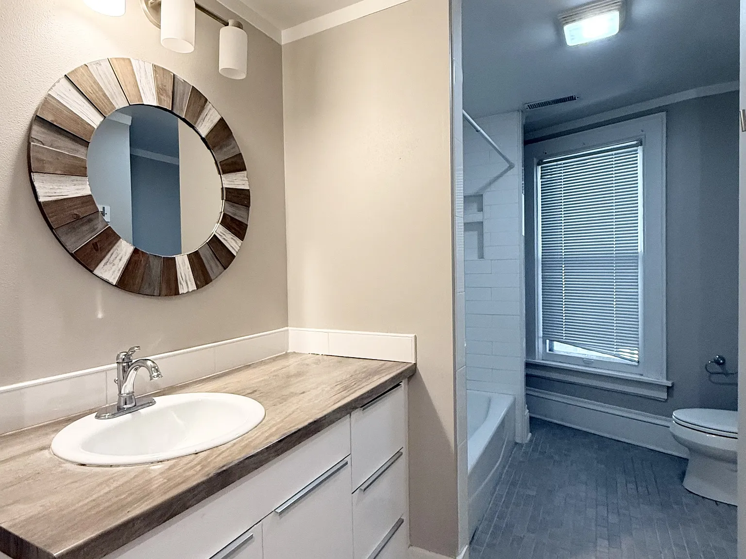 104 E Dayton St — Photo 3