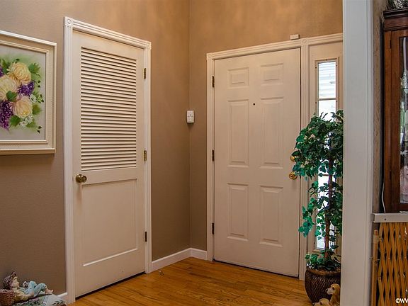 3rd image of 1029 Yorkshire Ct SE
