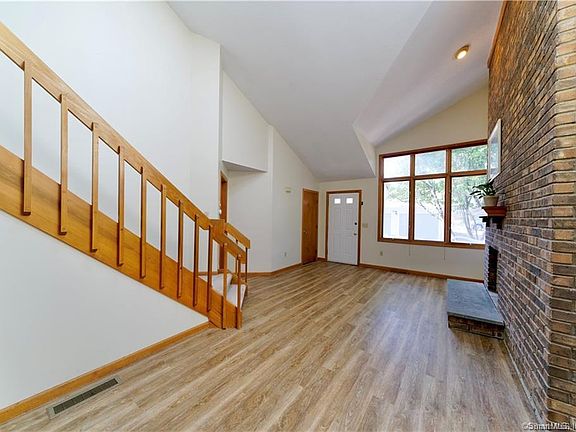 2nd image of 107 Ivy Ln
