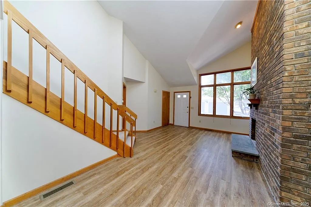 Building Photo - 107 Ivy Ln