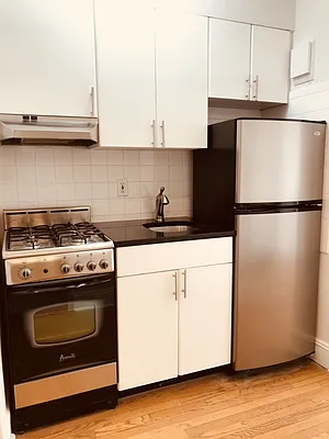 Rented by Metropolis Real Estate of Manhattan | media 43