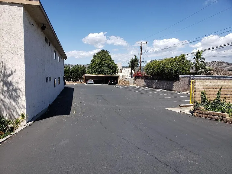 1675 Chapel Dr — Photo 37