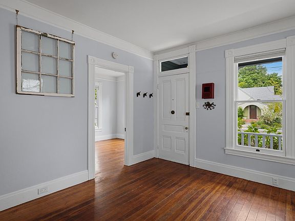4th image of 640 Charles Street