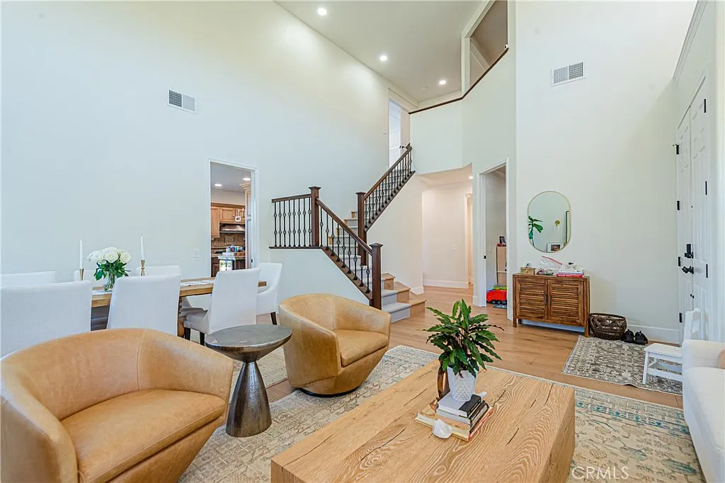 4 bed, 2465 sqft, $6,500 — Photo 3