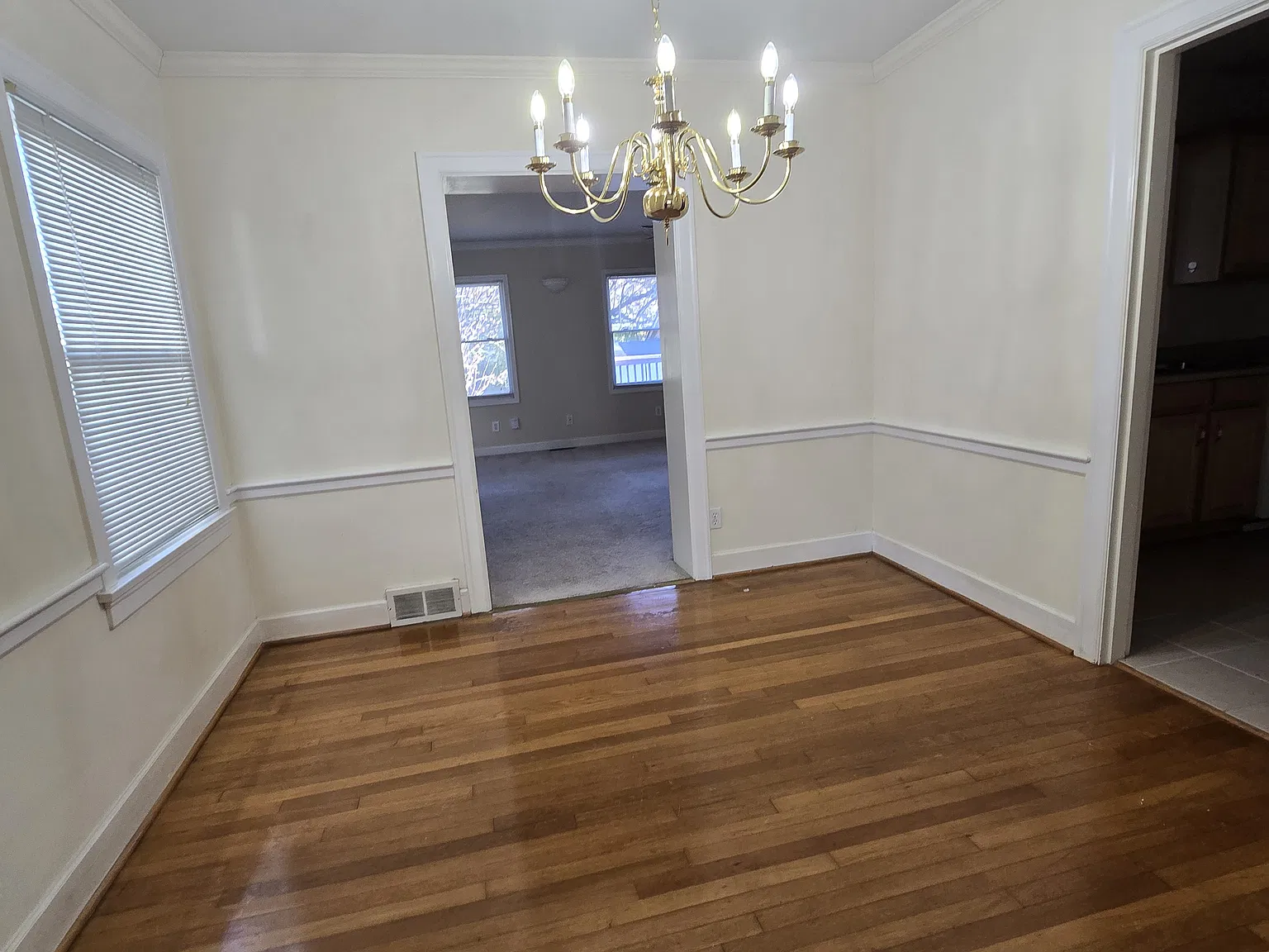 3 bed, 2.5 bath, 1974 sqft, $2,475 — Photo 4