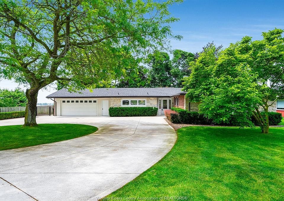 1st image of 26 Crest View Dr