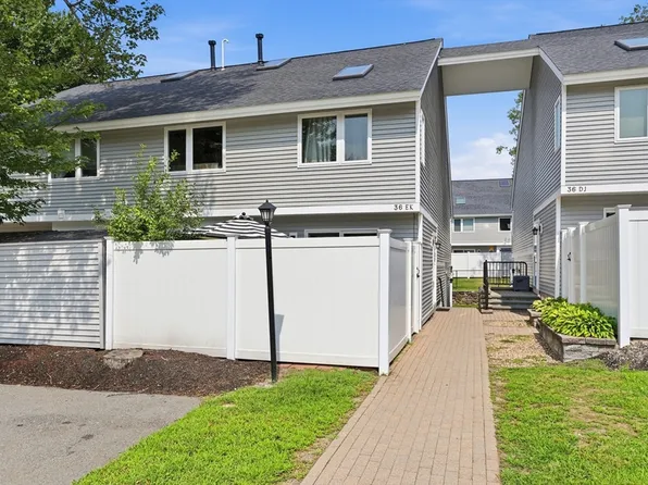 36 Meadow Pond Dr APT K, Leominster, MA 01453