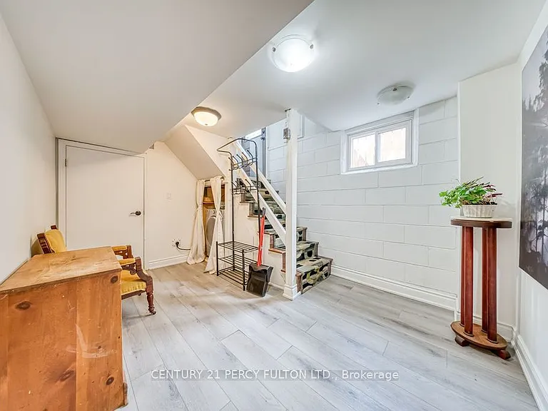 36 Merryfield Dr — Photo 7