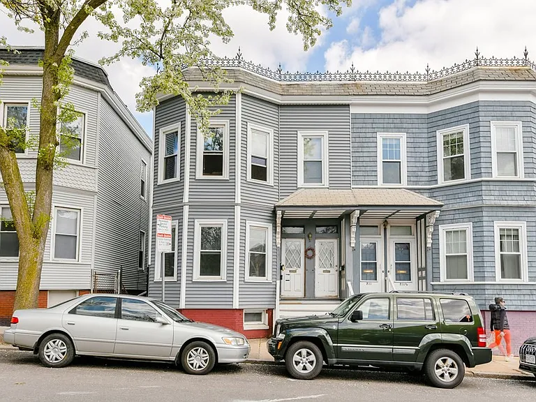 748 E 3rd St #2 — Photo 15