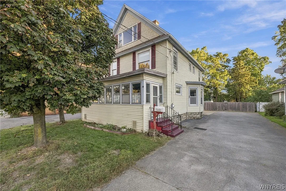 5 bed, 3.0 bath, 2063 sqft, $3,000 — Photo 1