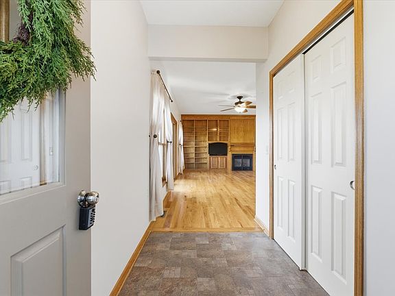 5th image of 23391 Ellington Ave