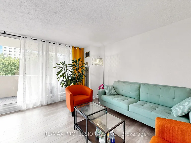 3590 Kaneff Cres #313 — Photo 6