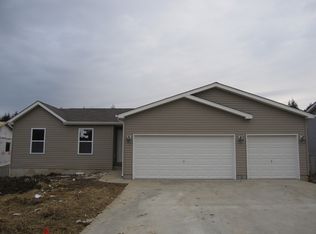 6012 Cross Pointe Dr, Cedar Hill, MO 63016