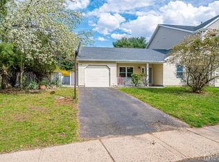 35 Woodbrooke Dr, Edison, NJ 08820