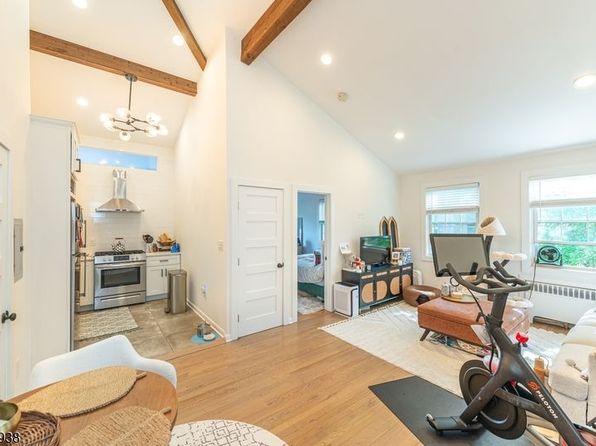 378 Claremont Ave APT 8