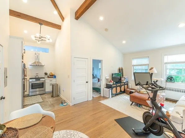 378 Claremont Ave APT 8, Montclair, NJ 07042