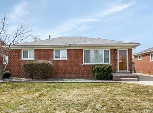 24685 Petersburg Ave, Eastpointe, MI 48021