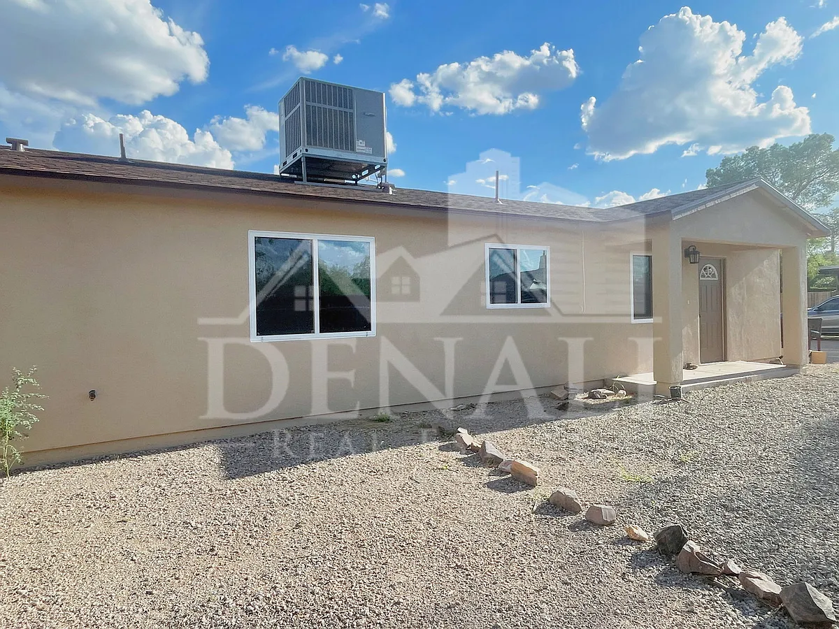 Building Photo - 2618 N Sparkman Blvd #2