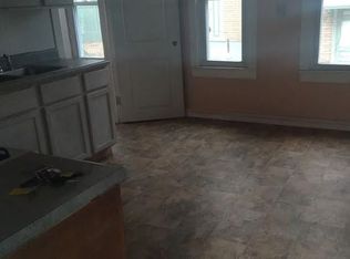 410 N 3rd St, Clinton, IA 52732