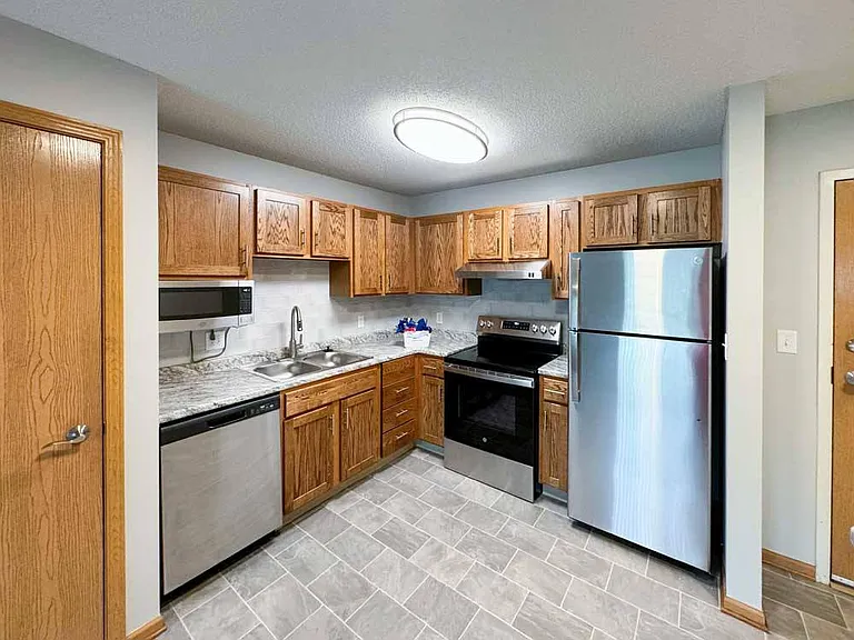 Highland View Apartments — Photo 72
