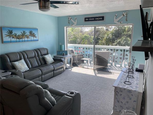 223 Columbia Dr APT 211