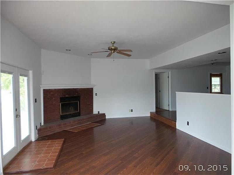 2nd image of 422 Harris Dr