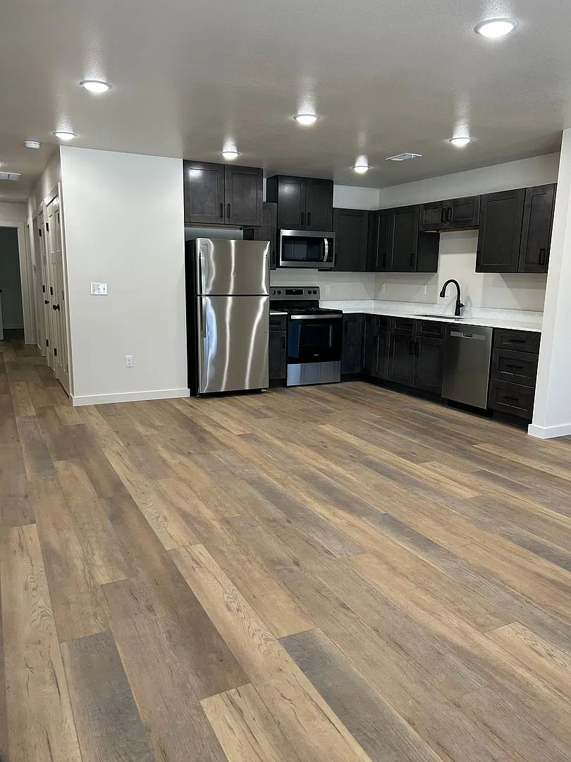 705 West 12th St. — Photo 2