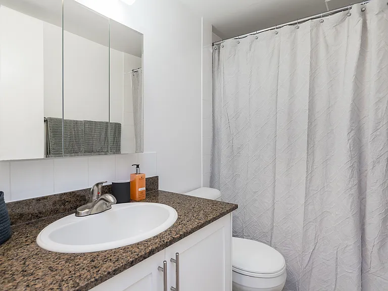 1033 Haro St — Photo 6