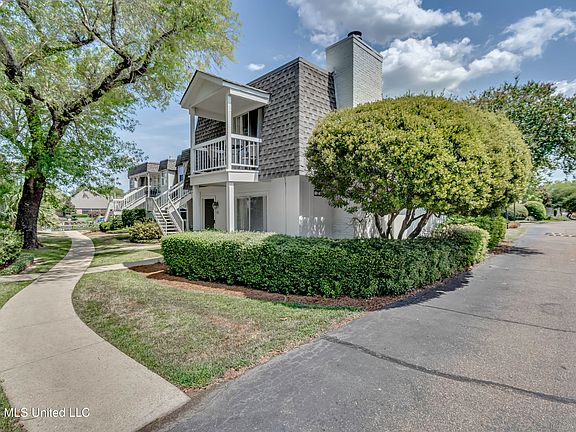 3rd image of 550 Post Rd APT 801