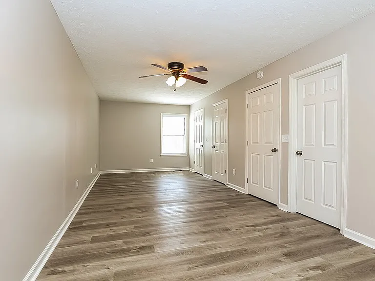 386 Park Ct E — Photo 10