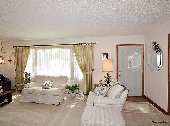 3rd image of 411 Harmony Dr