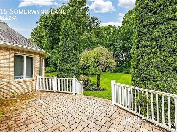 115 Somerwynd Ln, Suffield, CT 06078