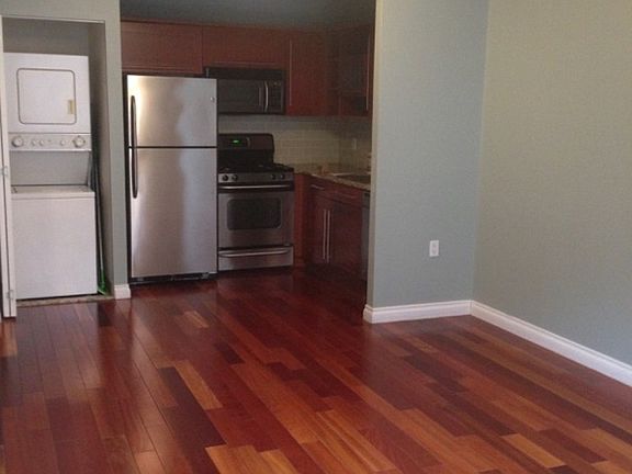 3rd image of 30-85 Vernon Blvd #4C