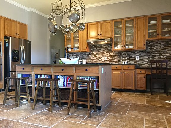 Gourmet kitchen